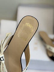 Kitlife Dior J'Adior Heeled Thong Sandal White Embroidered Cotton and Black Lambskin  - 4