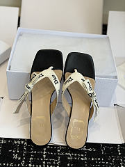 Kitlife Dior J'Adior Heeled Thong Sandal White Embroidered Cotton and Black Lambskin  - 6