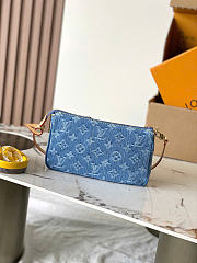 Kitlife Louis Vuitton Pochette Accessories Cargo Shoulder Bag Blue Denim M27602 23.5x14x3cm - 5