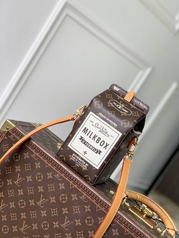 Kitlife Louis Vuitton Milk Bag M29326 12x22x10cm