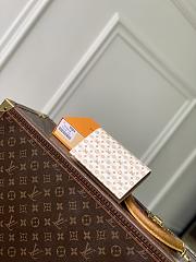 Kitlife Louis Vuitton Passport Cover Yellow M29034 10x14x2.5cm  - 6