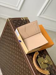 Kitlife Louis Vuitton Passport Cover Yellow M29034 10x14x2.5cm  - 3
