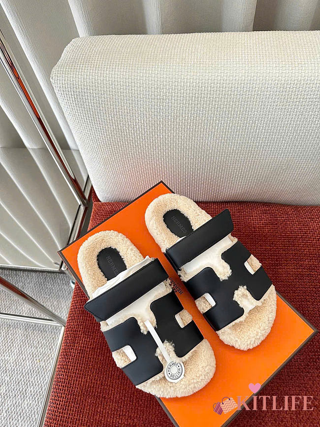 Kitlife Hermes Chypre Shearling Sandals Black Leather - 1