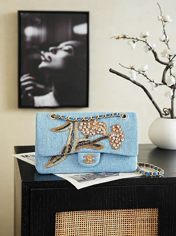 Kitlife Chanel Métiers 26S Blue Denim Tube Beaded Embroidery Bag 15.5x25.5x6.5cm