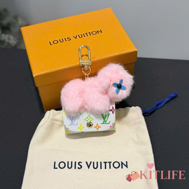 Kitlife Louis Vuitton Capybara Doll Earphone Bag Charm Pink - 1