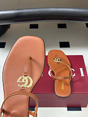 Kitlife Gucci GG Marmont Leather Thong Sandals Brown - 2