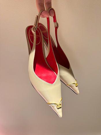Kitlife Valentino Garavani Leather Heartip Slingback Pumps 35mm Beige