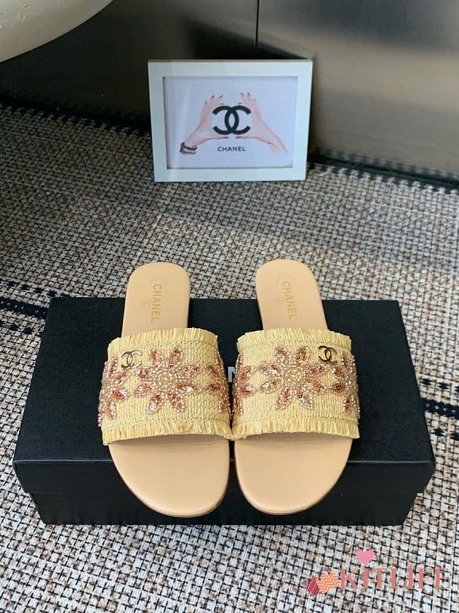 Kitlife Chanel 2026 Flower Embroidery Slippers Beige  - 1