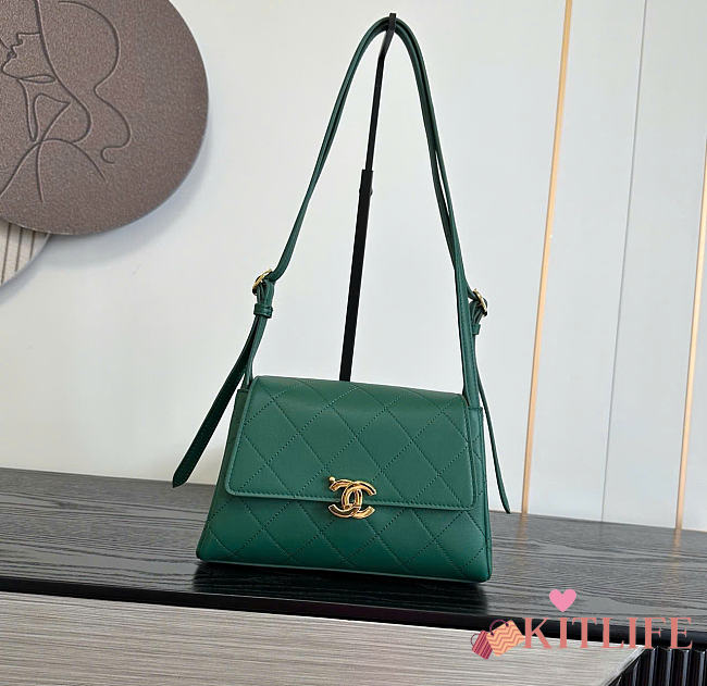 Kitlife Chanel 26K Handbag Green Calfskin 22.5×14×8cm  - 1