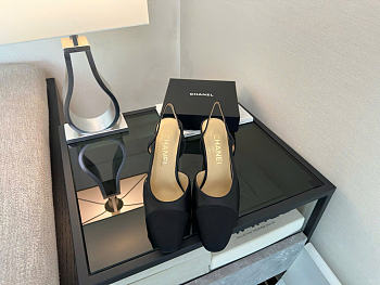 Kitlife Chanel Black Calfskin Cap Toe CC Slingback Pumps 65mm