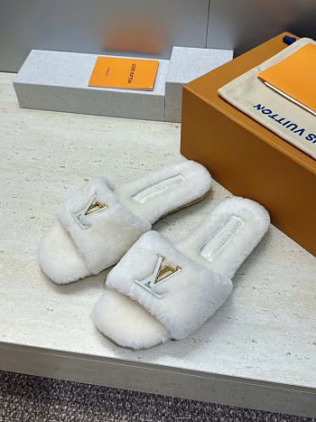 Kitlife Louis Vuitton Women's Shearling Slides White
