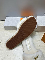 Kitlife Louis Vuitton Women's Shearling Slides White - 4