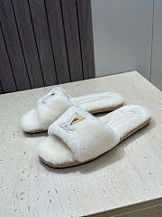 Kitlife Louis Vuitton Women's Shearling Slides White - 6