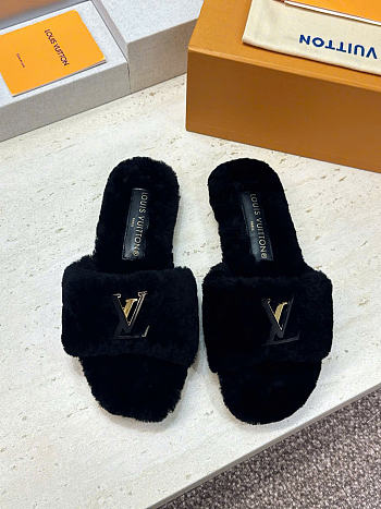 Kitlife Louis Vuitton Women's Shearling Slides Black