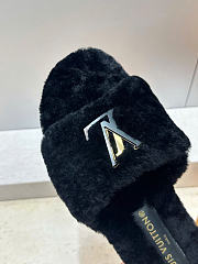 Kitlife Louis Vuitton Women's Shearling Slides Black - 6