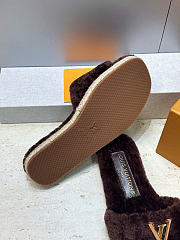 Kitlife Louis Vuitton Women's Shearling Slides Dark Brown - 6