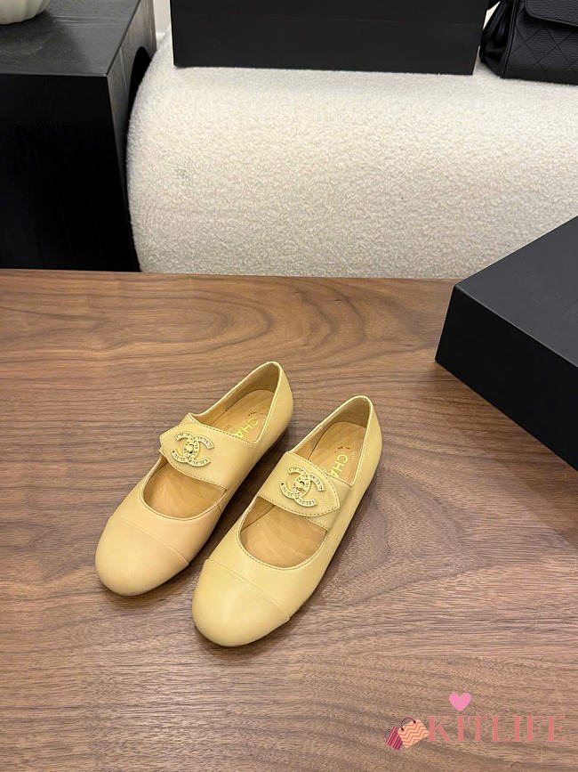 Kitlife Chanel 26B Button Mary Janes Shoes Beige - 1