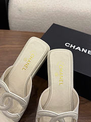 Kitlife Chanel 26SS Heeled Sandals White Suede 50mm  - 2