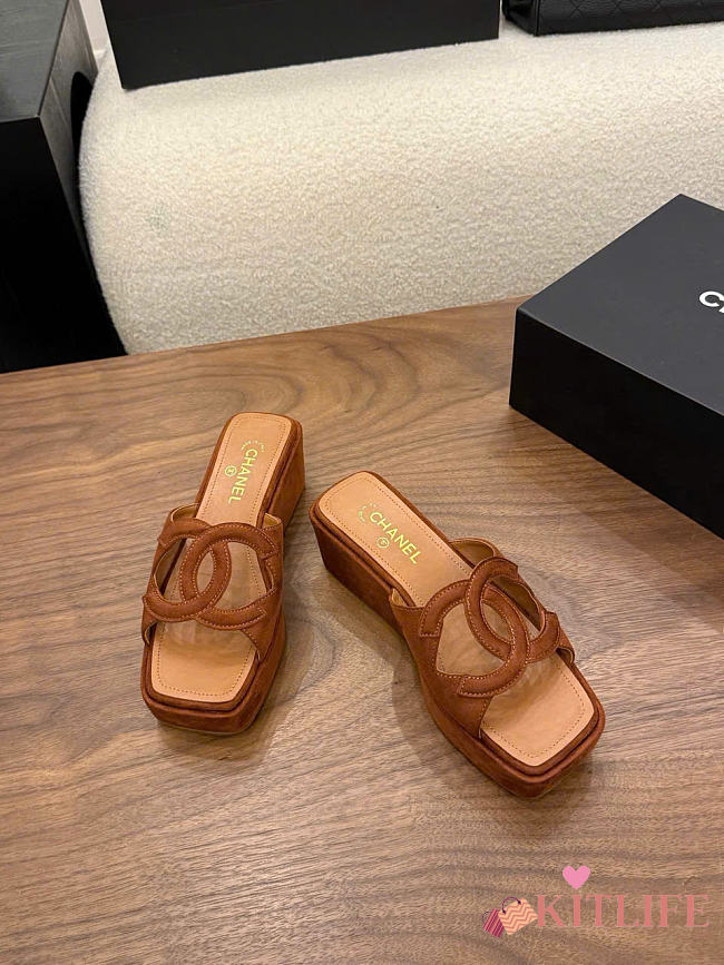 Kitlife Chanel 26SS Heeled Sandals Brown Suede 50mm - 1