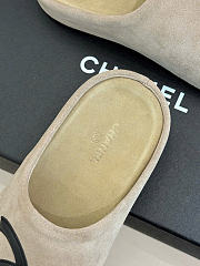 Kitlife Chanel Classic Large Double-C Closed-toe Birkenstock-style Mules Light Beige Suede - 2