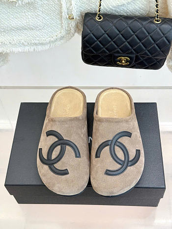 Kitlife Chanel Classic Large Double-C Closed-toe Birkenstock-style Mules Taupe Suede