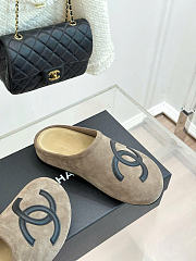 Kitlife Chanel Classic Large Double-C Closed-toe Birkenstock-style Mules Taupe Suede - 5