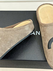 Kitlife Chanel Classic Large Double-C Closed-toe Birkenstock-style Mules Taupe Suede - 3