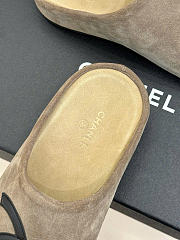 Kitlife Chanel Classic Large Double-C Closed-toe Birkenstock-style Mules Taupe Suede - 2