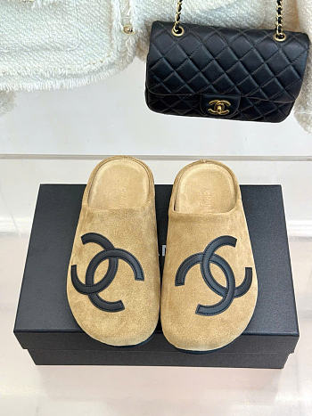 Kitlife Chanel Classic Large Double-C Closed-toe Birkenstock-style Mules Beige Suede