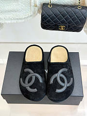 Kitlife Chanel Classic Large Double-C Closed-toe Birkenstock-style Mules Black Suede - 1