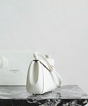 Kitlife Chanel Mini V-Flap Hobo Bag White 16x22x7.8cm - 4