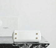 Kitlife Chanel Mini V-Flap Hobo Bag White 16x22x7.8cm - 3