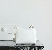 Kitlife Chanel Mini V-Flap Hobo Bag White 16x22x7.8cm - 2