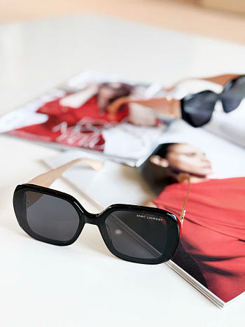 Kitlife Saint Laurent 26S Gold-Lettered French Cat-Eye Sunglasses Black & White