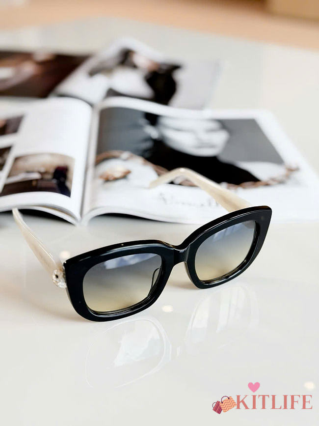Kitlife Louis Vuitton 26S Sunglasses with 3D Monogram Hardware and Rimless Lenses Black & White - 1