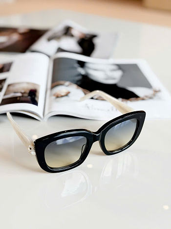 Kitlife Louis Vuitton 26S Sunglasses with 3D Monogram Hardware and Rimless Lenses Black & White