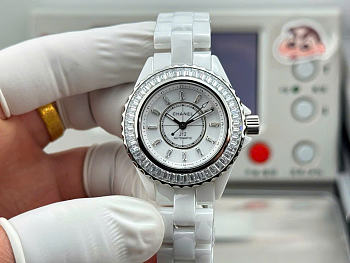 Kitlife Chanel J12 Baguette Diamond Bezel Caliber Watch White 38mm