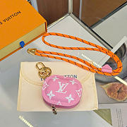 Kitlife Louis Vuitton Tune Key Holder and Bag Charm Pink Leather 8×6.5×3.5cm - 1