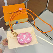 Kitlife Louis Vuitton Tune Key Holder and Bag Charm Pink Leather 8×6.5×3.5cm - 6