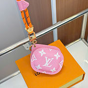 Kitlife Louis Vuitton Tune Key Holder and Bag Charm Pink Leather 8×6.5×3.5cm - 5