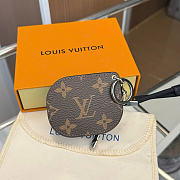 Kitlife Louis Vuitton Tune Key Holder and Bag Charm Black Leather 8×6.5×3.5cm  - 3