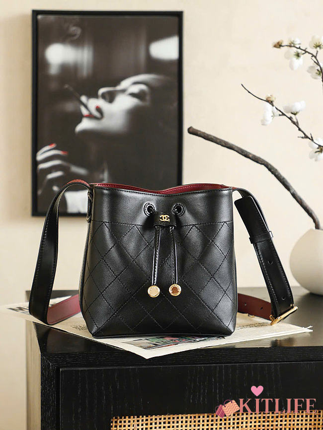 Kitlife Chanel Small Bucket Bag Black Calfskin & Gold-Tone Metal 18x18x10.5cm - 1