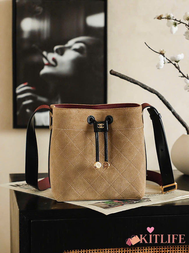 Kitlife Chanel Small Bucket Bag Gold-Tone Metal 18x18x10.5cm - 1