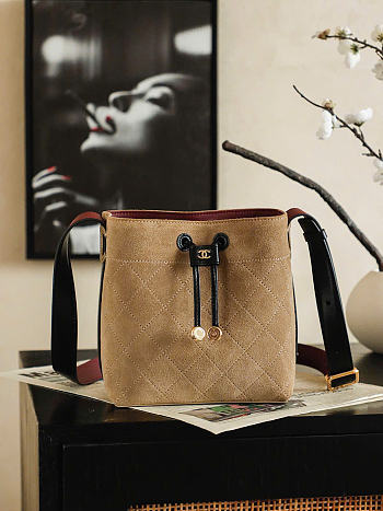Kitlife Chanel Small Bucket Bag Gold-Tone Metal 18x18x10.5cm
