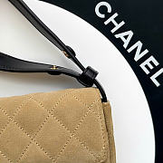 Kitlife Chanel 26B Baguette Shoulder Bag Beige Suede 10x25x5cm - 5