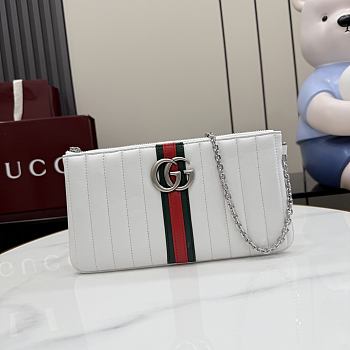Kitlife Gucci GG Marmont Pouch With Strap White Vertical Matelassé Nappa Leather A006X2 26x13x1.5cm