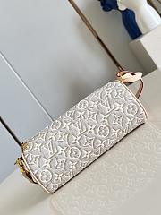 Kitlife Louis Vuitton Pochette Papillon Monogram Emblème Peuplier M29881 20 x 8.5 x 8.5 cm  - 1