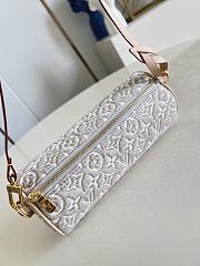 Kitlife Louis Vuitton Pochette Papillon Monogram Emblème Peuplier M29881 20 x 8.5 x 8.5 cm  - 5