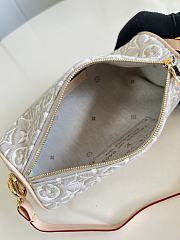 Kitlife Louis Vuitton Pochette Papillon Monogram Emblème Peuplier M29881 20 x 8.5 x 8.5 cm  - 3