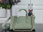 Kitlife Louis Vuitton OnTheGo East West Chain Bag Green M2A337 25x13x10cm - 1